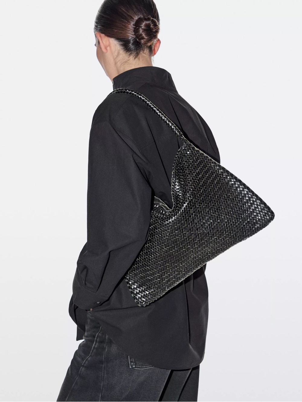Massimo Dutti | MID-SIZED BRAIDED LEATHER SHOULDER BAG